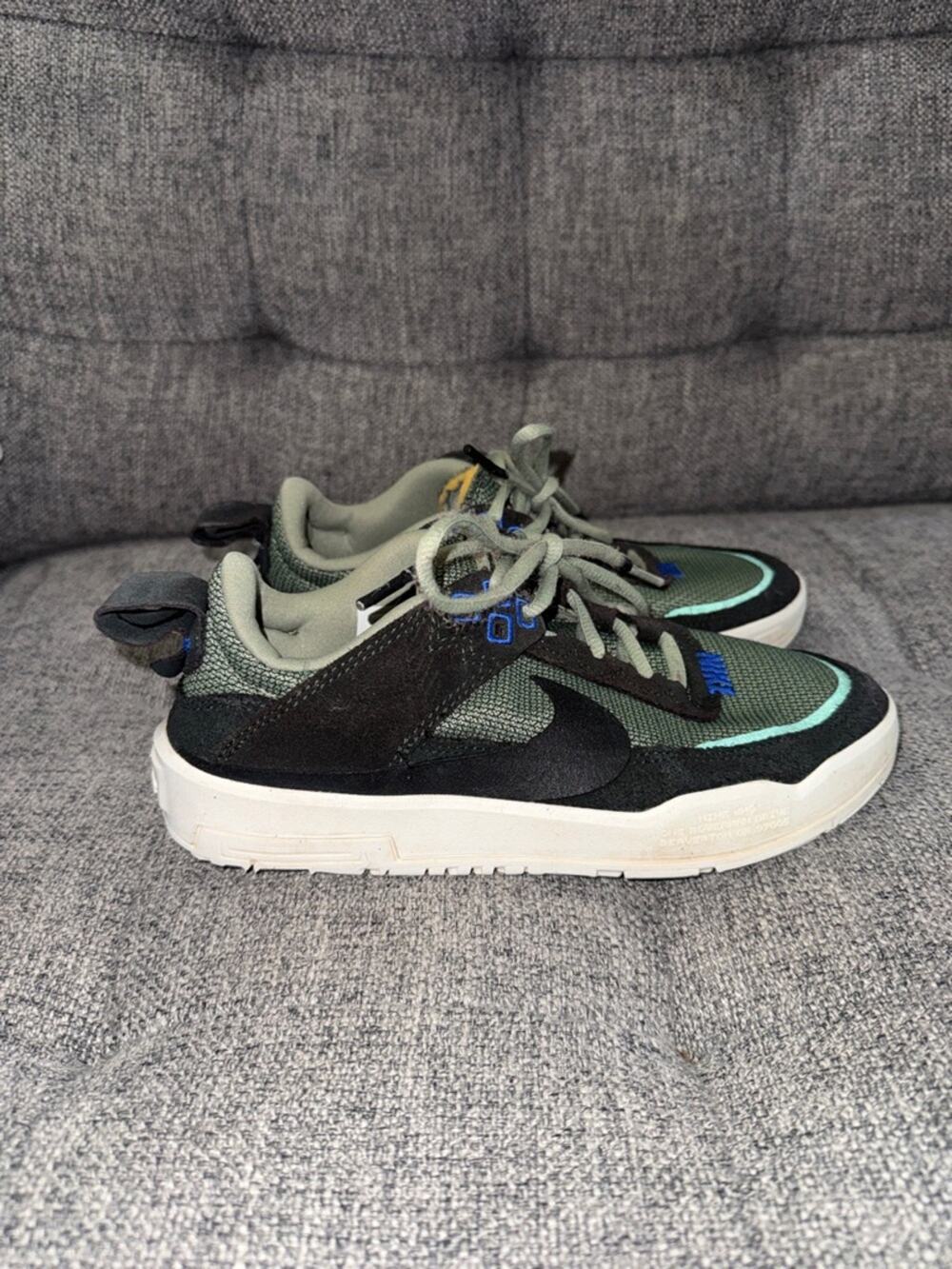 Nike SB Day One green and black colorway youth size 4
